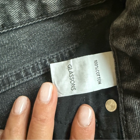 Glassons Distressed Denim Shorts - Picture 9 of 10